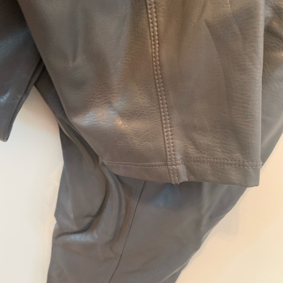 Lysse New York Textured Leather Legging - Picture 4 of 7